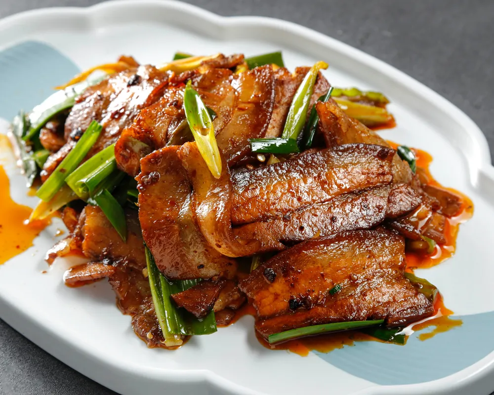 L15 Poitrine de porc à la sauce piquante