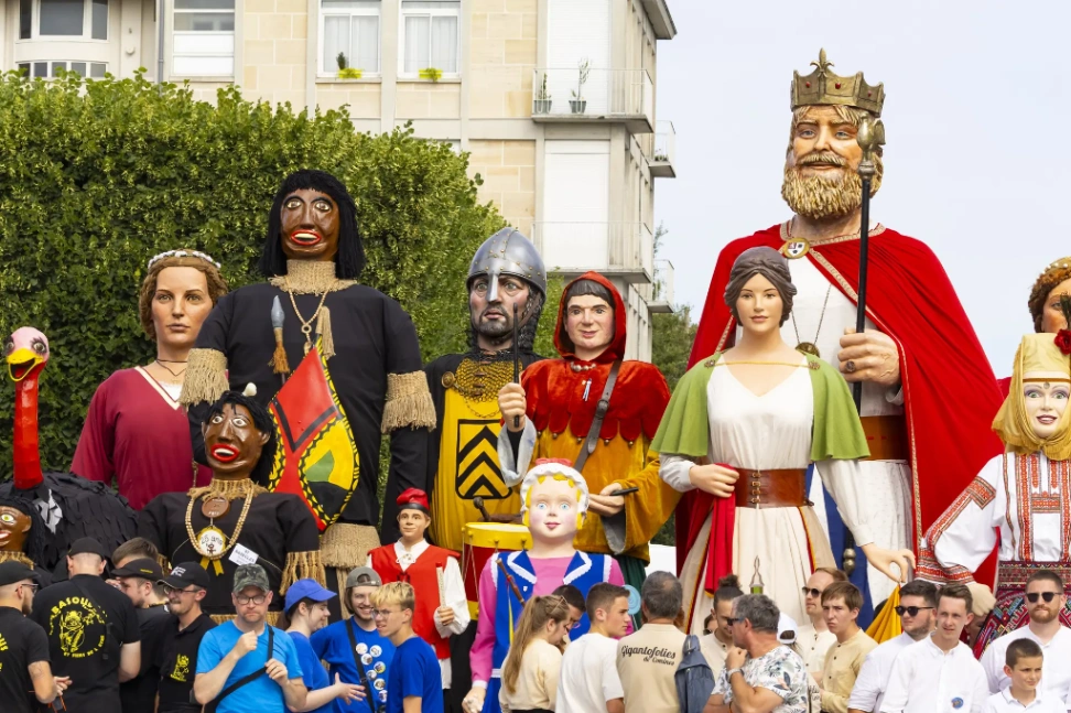 Parade de géants d'ici et d'ailleurs à Douai — Événement