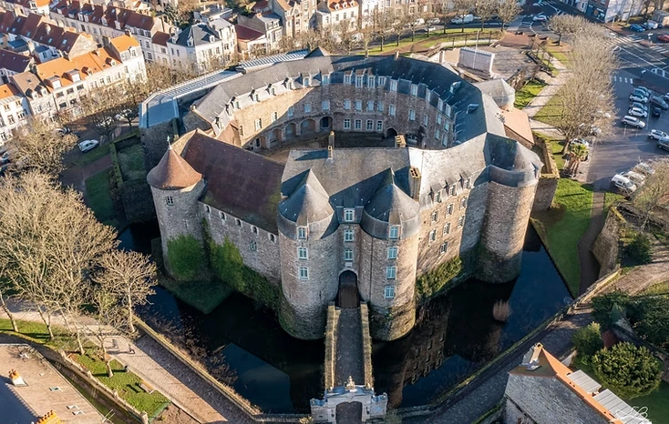Château Comtal à Boulogne-sur-Mer — Lieu