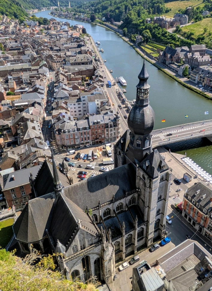 Collégiale Notre-Dame à Dinant — Point d’intérêt