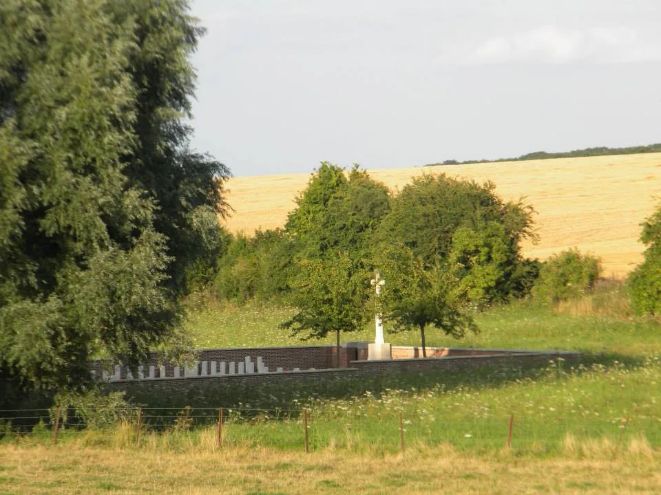 De Cusine Ravine British Cemetery à Basseux — Point d’intérêt