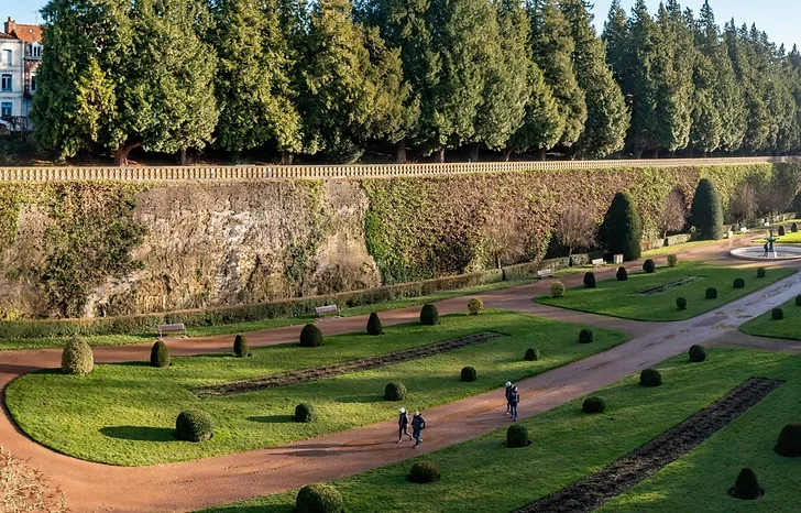 Les remparts et le jardin public à Saint-Omer — Lieu