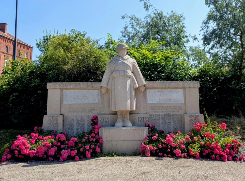 Monument aux Morts à Guise — Point d’intérêt