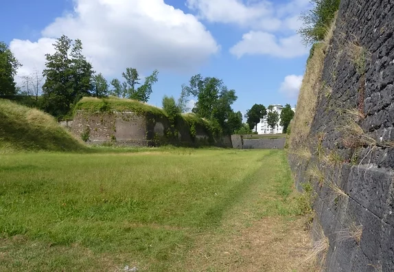 Remparts Maubeuge — Lieu