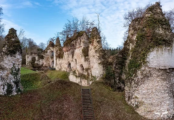 Ruines du château de Fressin — Lieu