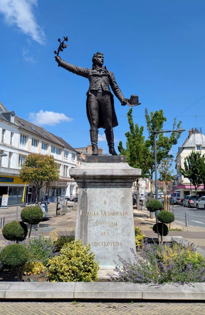 Statue de Camille Desmoulins à Guise — Point d’intérêt