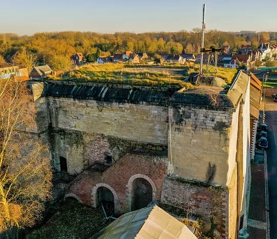 Tour d'Ostrevant    à Bouchain — Lieu