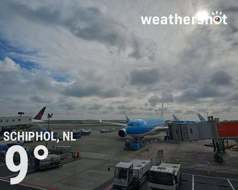 Cloudy night weather in Schiphol, 9°C — April 1, 2026 (community photo)
