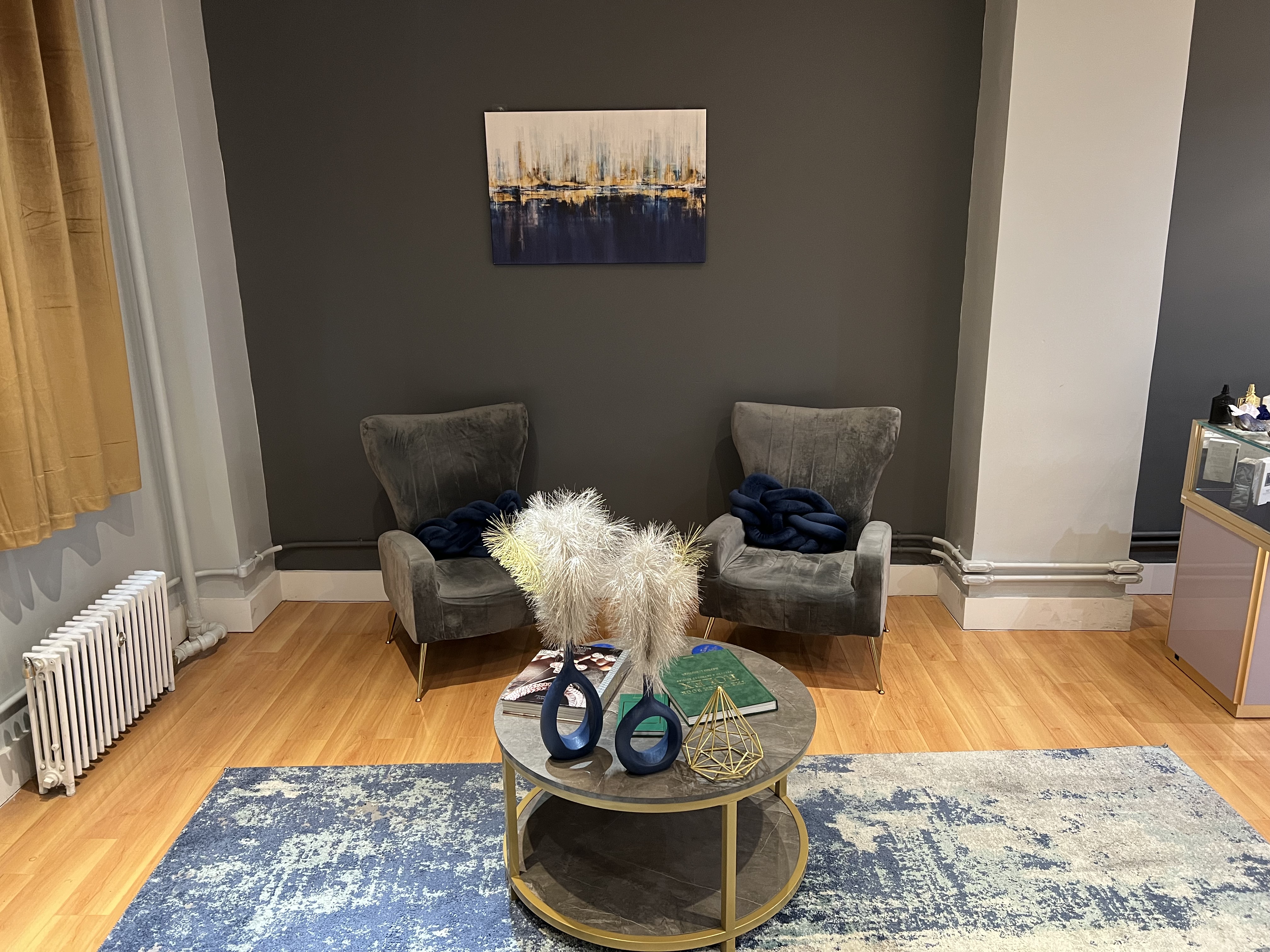 241 Vanity Luxe photo 4