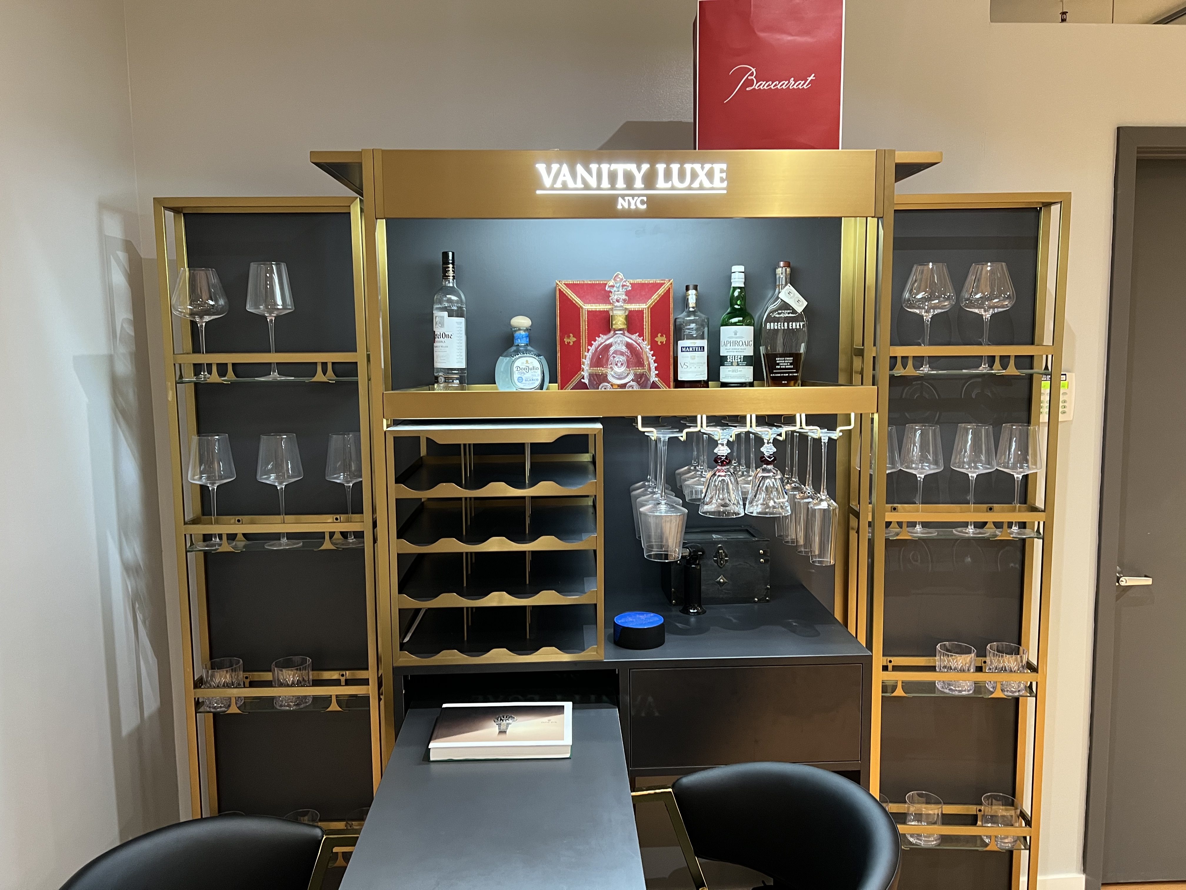 241 Vanity Luxe photo 10