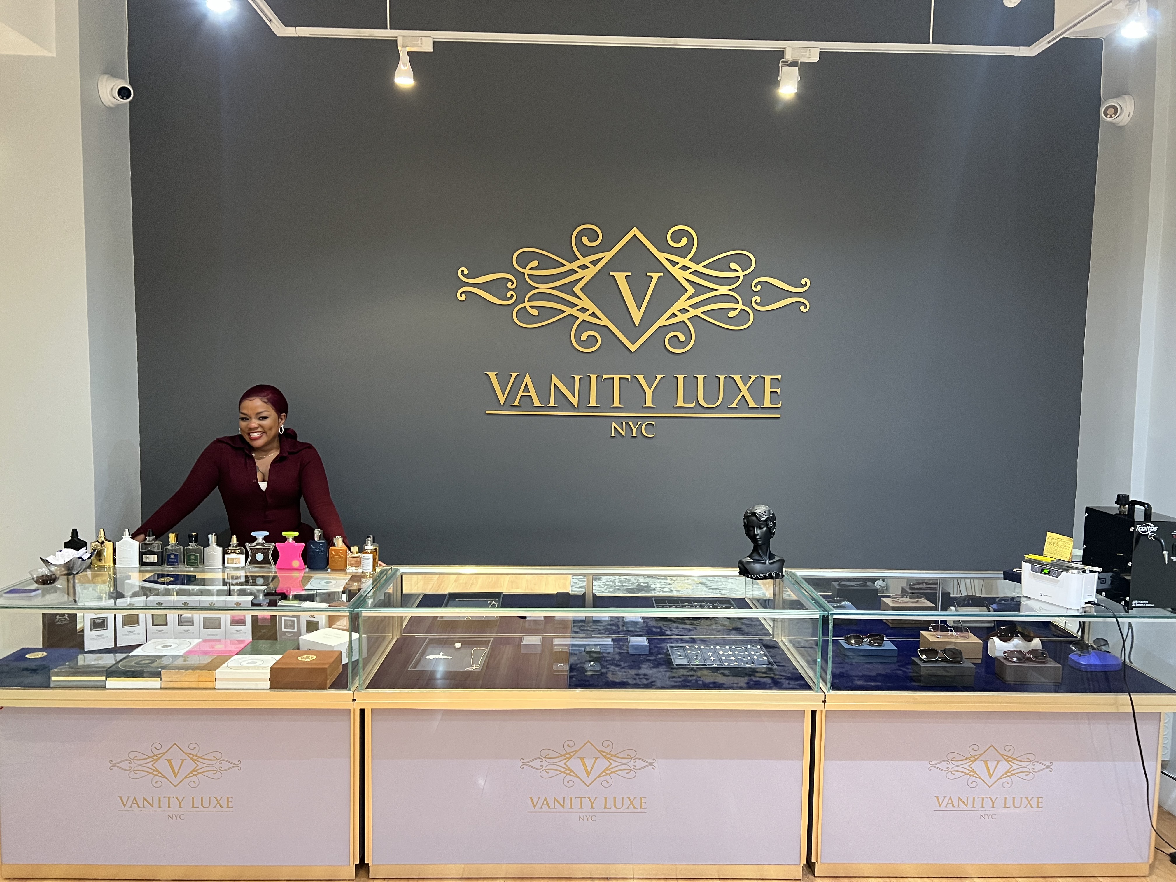 241 Vanity Luxe photo 15