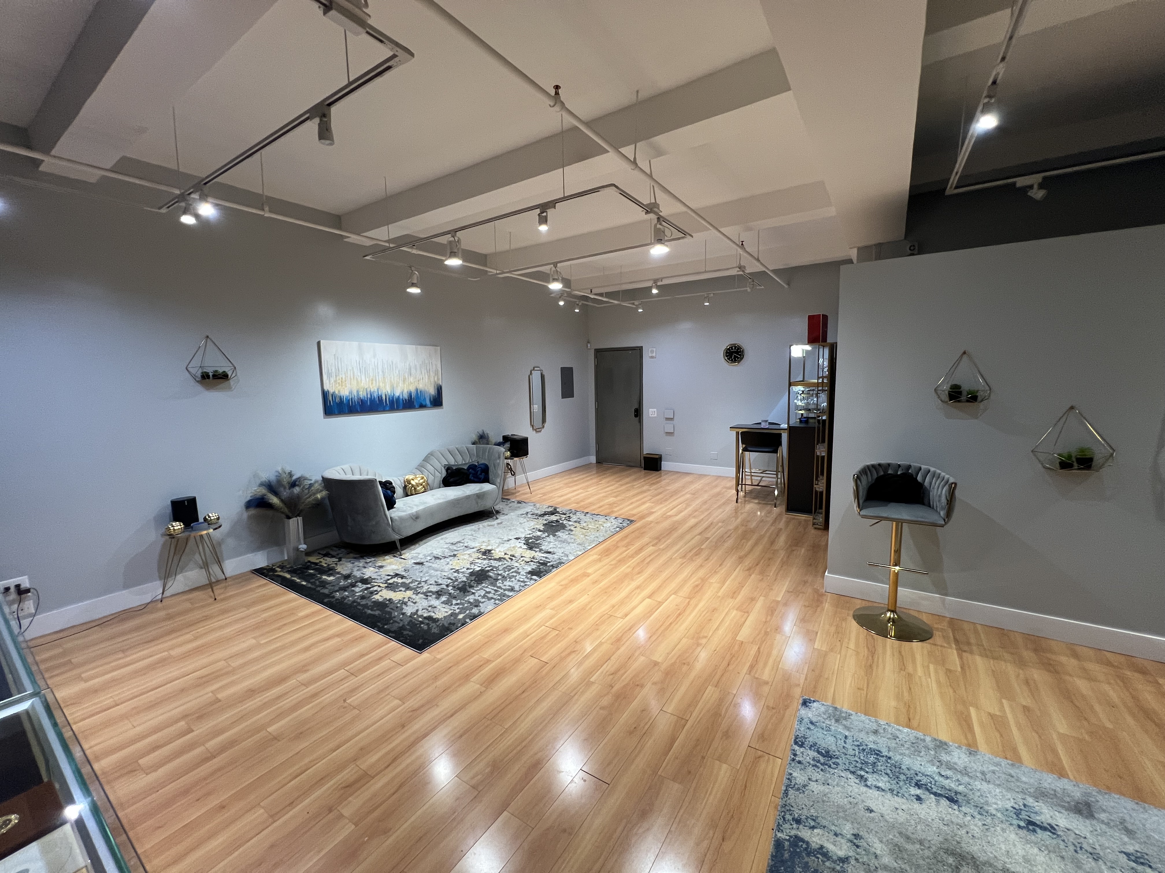 241 Vanity Luxe photo 18