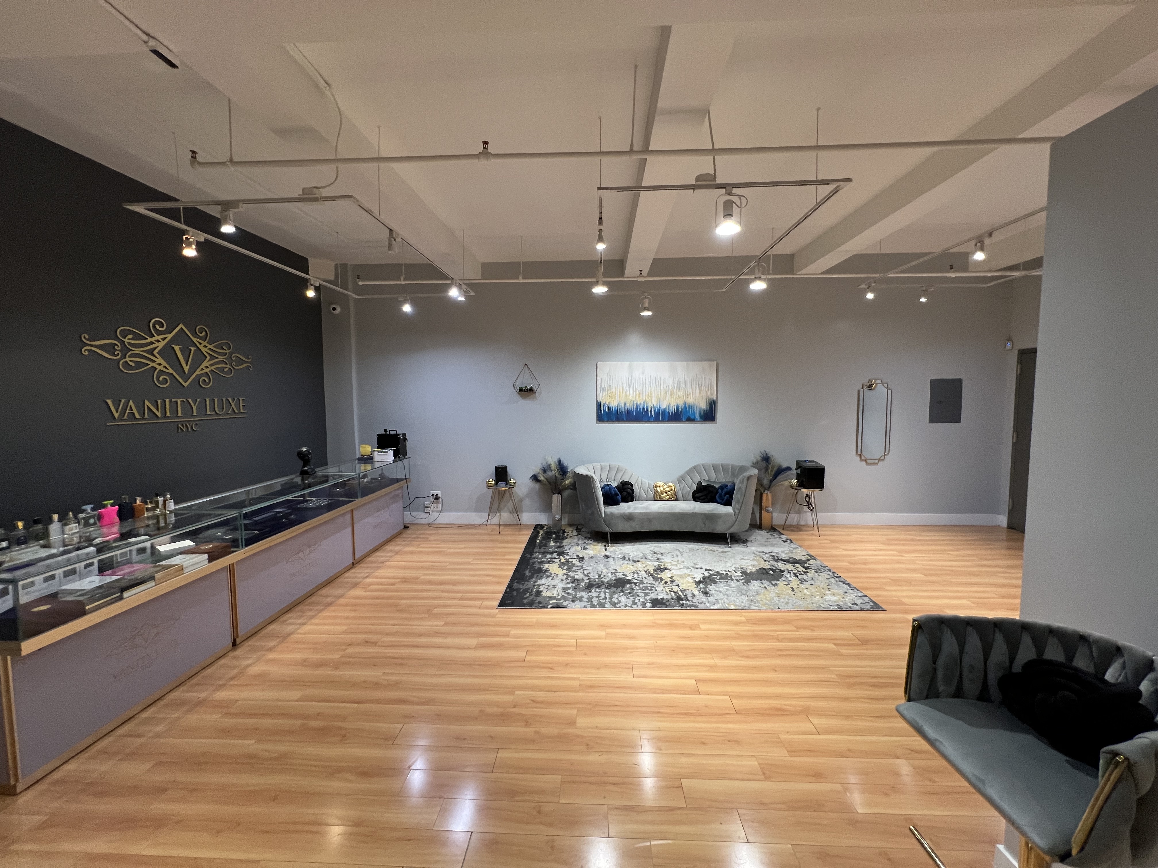 241 Vanity Luxe photo 19