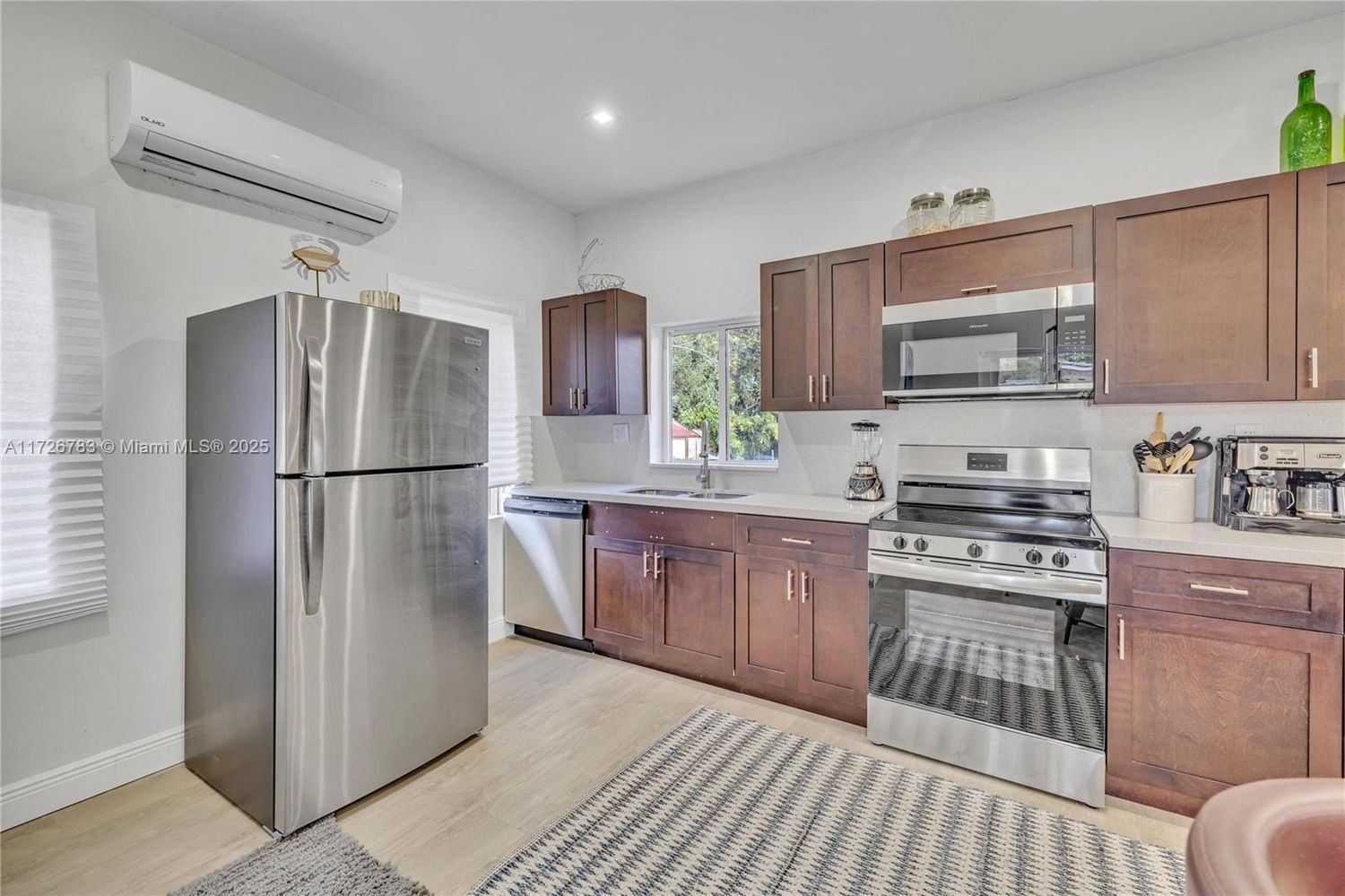 241 Villa photo 14
