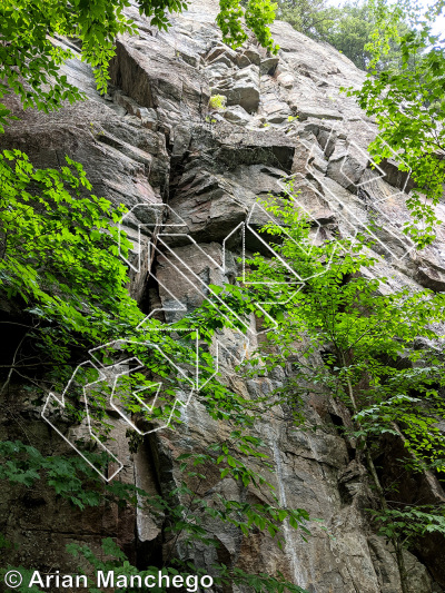 photo of Le Séparatis’, 5.10b  at Mur des Gauchistes from Québec: Lac Long