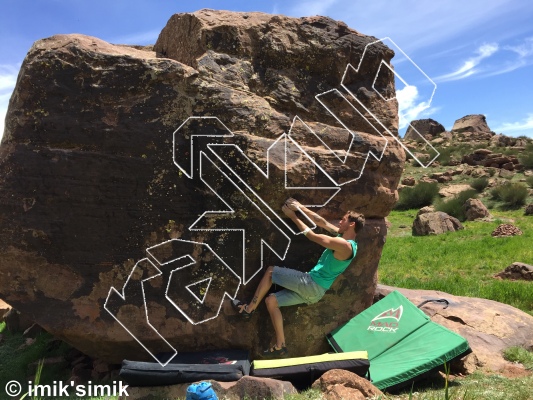 photo of Kings arms from Oukaimeden Bouldering Morocco