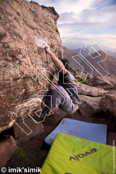 photo of Batata, V4  at Tibiet from Morocco: Oukaimeden Bouldering