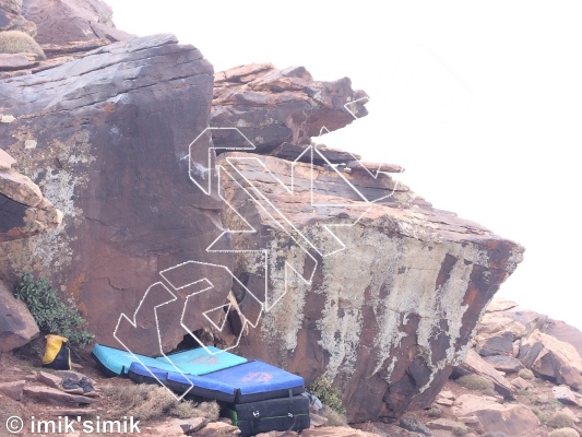 photo of Northern Teardrop, V2  at Northern Teardrop from Morocco: Oukaimeden Bouldering