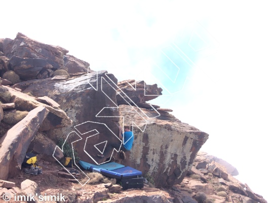 photo of Northern Teardrop, V2  at Northern Teardrop from Morocco: Oukaimeden Bouldering