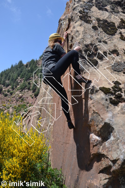 photo of Shouf Shouf Habibi, V0-  at Triangel from Morocco: Oukaimeden Bouldering