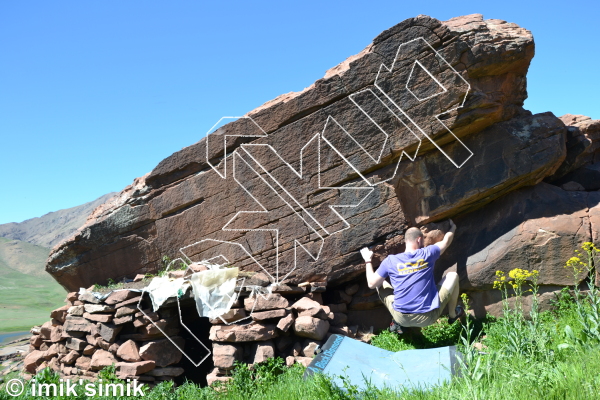 photo of The little garbage hut , V1  at The little garbage hut from Morocco: Oukaimeden Bouldering