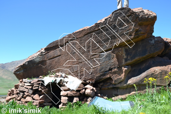 photo of The little garbage hut , V1  at The little garbage hut from Morocco: Oukaimeden Bouldering