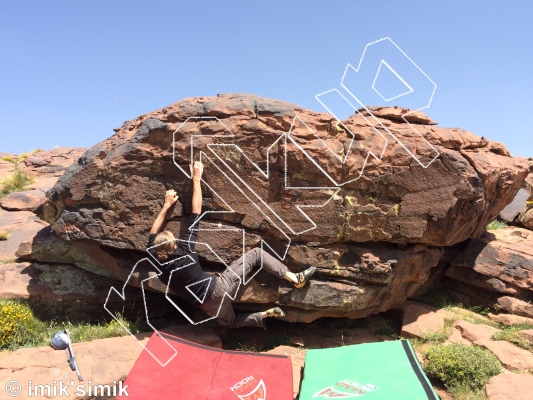 photo of Dirhamburgers , V1  at Burgers from Morocco: Oukaimeden Bouldering