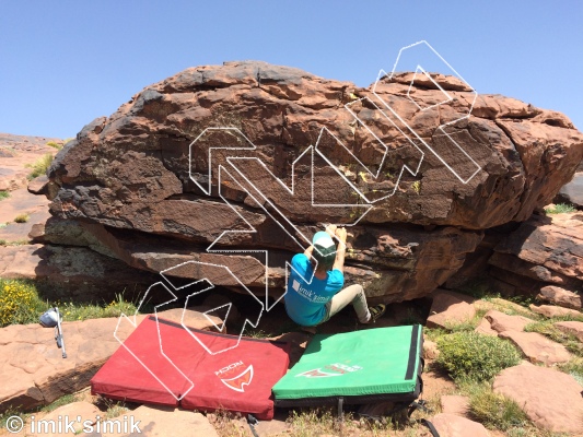 photo of Mac Omar, V1  at Burgers from Oukaimeden Bouldering Morocco