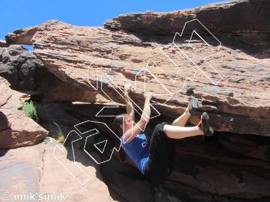 photo of Pan con Patta , V2+  at Drunk'n  Artist from Oukaimeden Bouldering Morocco