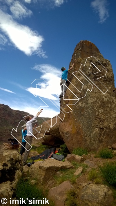 photo of Giants Throne, V0+  at The Game from Morocco: Oukaimeden Bouldering