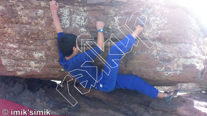 photo of lit, V2  at Home alone from Morocco: Oukaimeden Bouldering