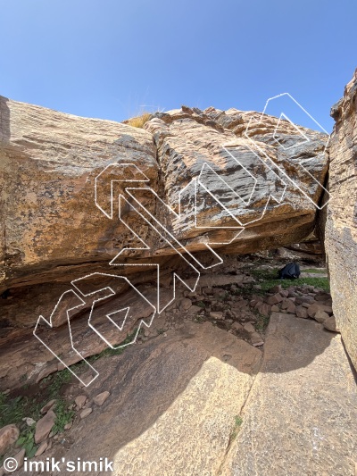 photo of Petit gris, V4  at Petit gris from Morocco: Oukaimeden Bouldering