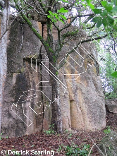 photo of Tachiro Boulder from Hillside Dams Rock Climbing