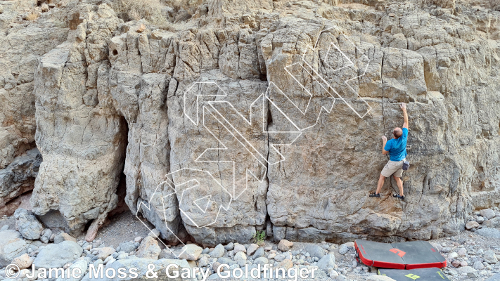 photo of Cracked Wall from Oman: Bouldering