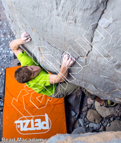 photo of Den of Vipers Boulder from Oman: Bouldering