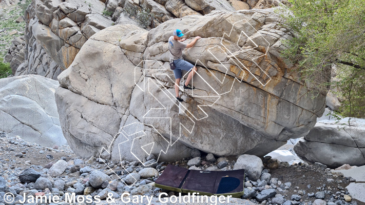 photo of Scarred Boulder from Oman: Bouldering