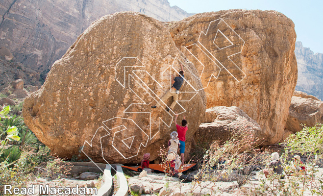 photo of Giant Egg Boulder from Oman: Bouldering