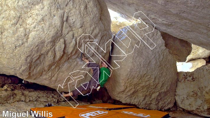 photo of Falaj Boulder from Oman: Bouldering