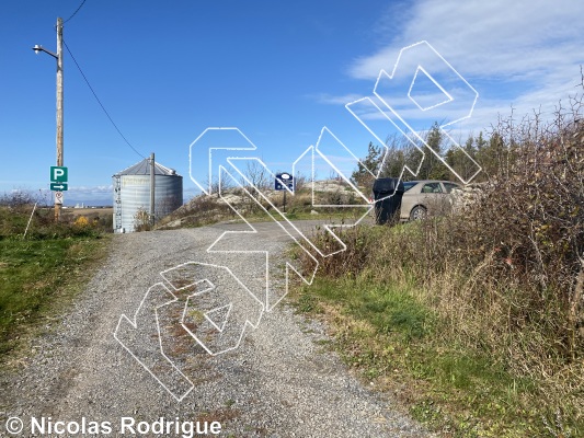 photo of Stationnement Rocher de la Chapelle,   at Rocher de la Chapelle from Québec: Montmagny-L'Islet 