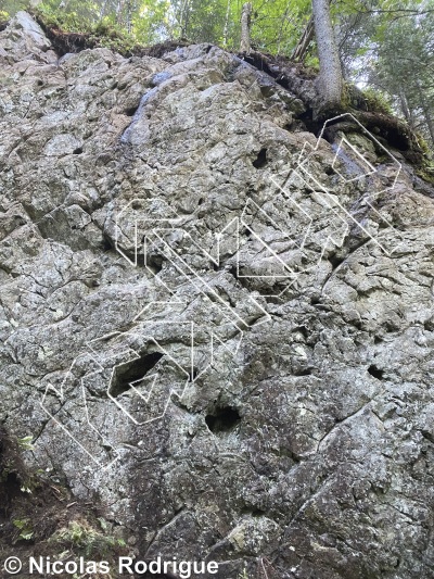 photo of Est Mental, 5.10a ★ at La boite à fromage from Québec: Saint Léon de Standon