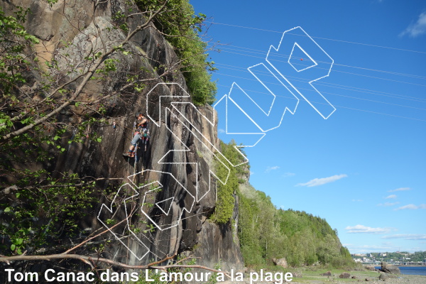 photo of L’amour à la plage,   at Le Naufragé from Québec: Parois d'escalade du Saguenay