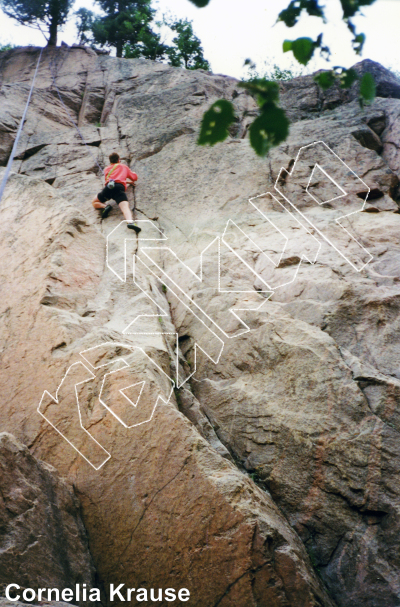 photo of Nébulosité croissante, 5.10a  at Le Forum from Québec: Parois d'escalade du Saguenay