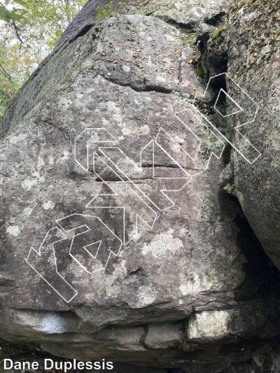 photo of Confinement haut (blocs) from Québec: Parois d'escalade du Saguenay