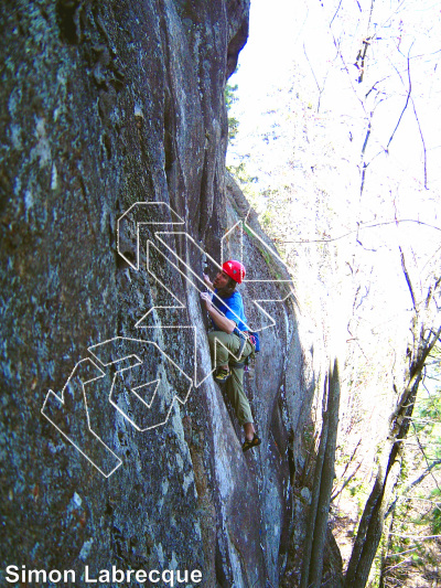 photo of Desy Town, 5.11a ★★ at Les Monts et Merveilles from Québec: Parois d'escalade du Saguenay