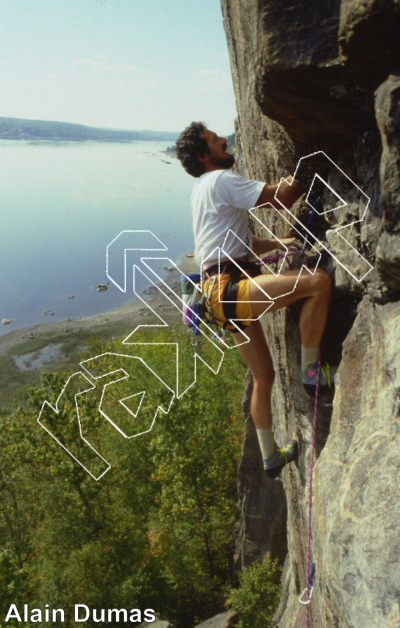 photo of Poule mouillée, 5.10a ★★ at Le Parapluie from Québec: Parois d'escalade du Saguenay