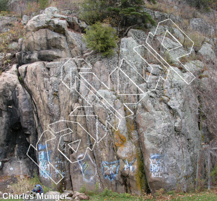 photo of Graffiti, 5.9+  at Le Parc du Fjord from Québec: Parois d'escalade du Saguenay
