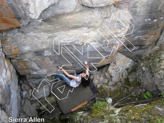photo of The Brothers K, V2 ★ at Macrae West from Yukon Bouldering