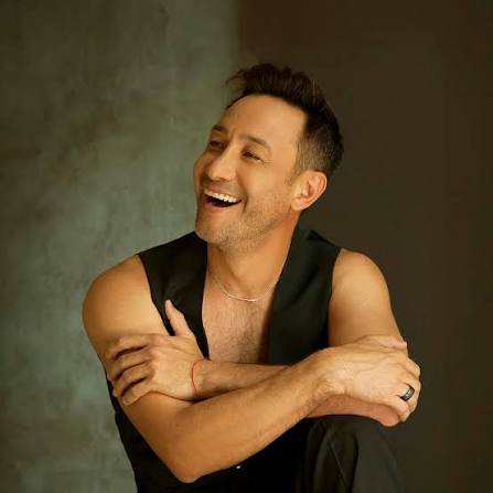 Luciano Pereyra en el estudio de FM LIKE