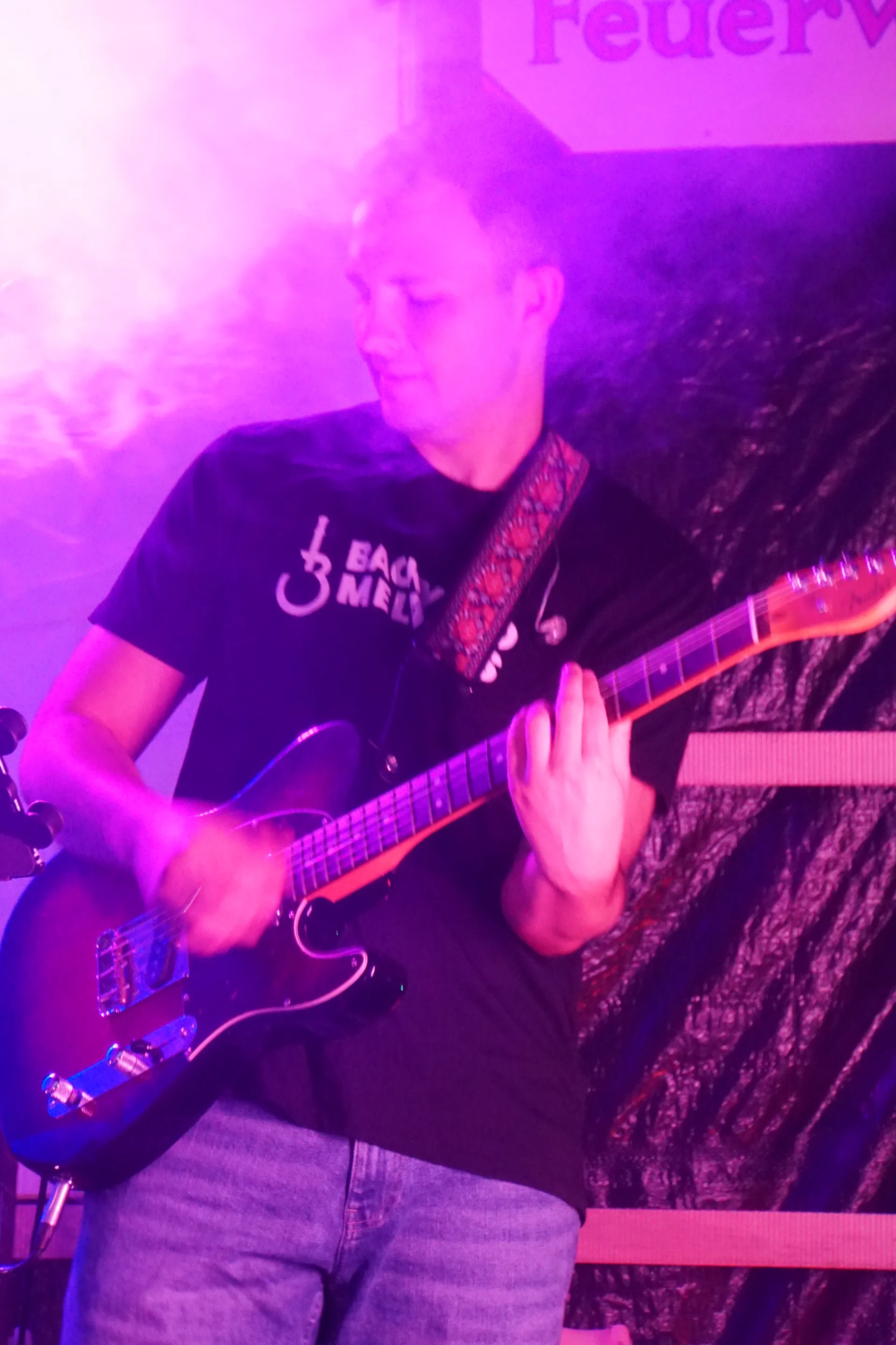 Philip Witzgall an der Lead-Gitarre