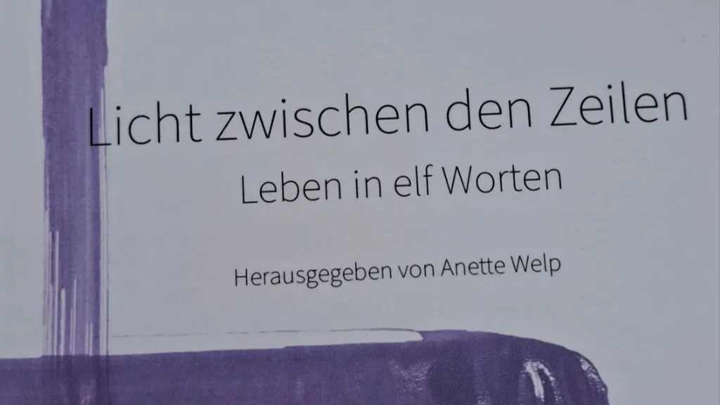Buchcover: Licht zwischen den Zeilen